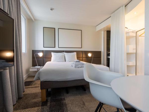 Novotel Suites Paris Expo Porte de Versailles : photo 4 de la chambre suite suprieure lit queen-size avec canap