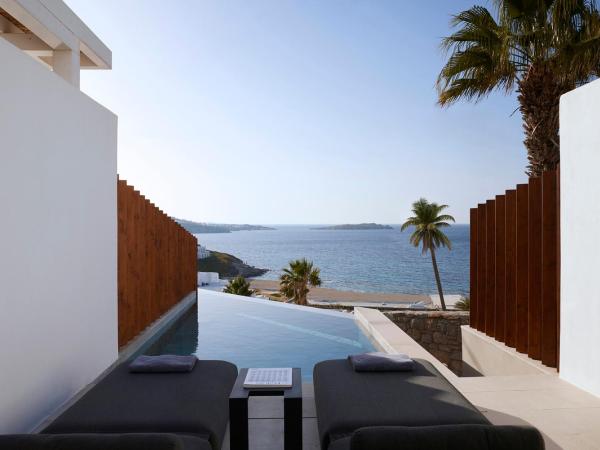 Bill & Coo Mykonos -The Leading Hotels of the World : photo 7 de la chambre suite deluxe avec petite piscine