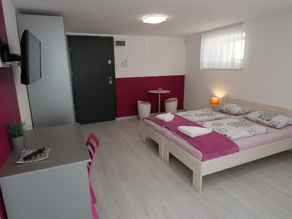 Anna Villa Füred Boutique Rooms : photo 1 de la chambre chambre quadruple avec salle de bains privative