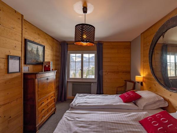 Le Coucou Hotel Restaurant & Lounge-Bar : photo 2 de la chambre chambre chalet chic - vue sur montagnes