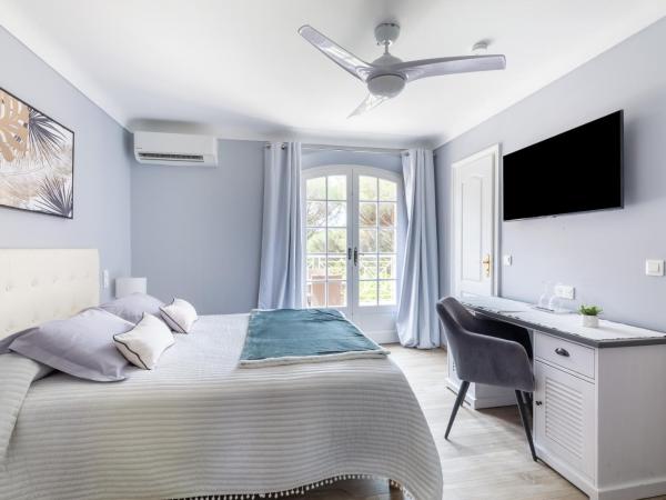 Chambres d'Hotes Les Amandiers : photo 1 de la chambre chambre double - vue sur jardin