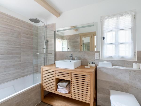 Chambres d'Hotes Les Amandiers : photo 3 de la chambre chambre double ou lits jumeaux confort