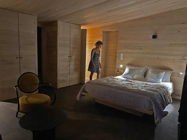 Hameau Du Sentier Des Sources : photo 9 de la chambre suite avec jacuzzi