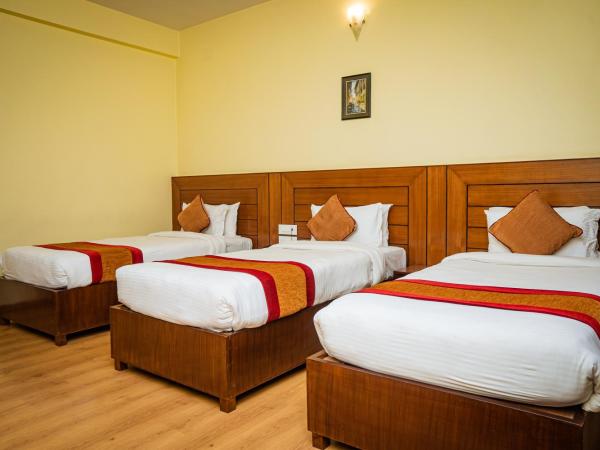 Hotel Crown Himalayas : photo 5 de la chambre chambre triple deluxe