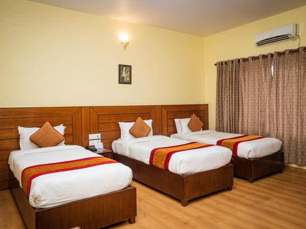 Hotel Crown Himalayas : photo 4 de la chambre chambre triple deluxe