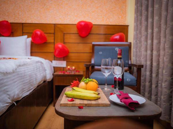 Hotel Crown Himalayas : photo 1 de la chambre suite lit queen-size deluxe