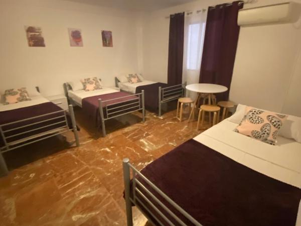 Pension El Dorado : photo 7 de la chambre chambre quadruple Économique avec salle de bains commune