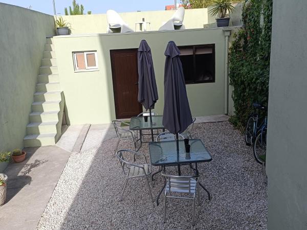 Guesthouse Monsanto : photo 5 de la chambre chambre double avec salle de bains commune et vue sur lac