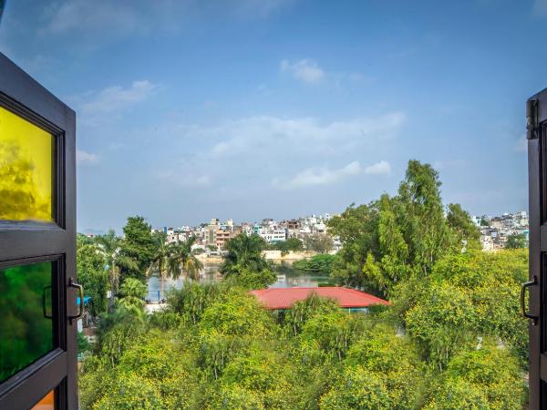 Soham Haveli Udaipur : photo 4 de la chambre chambre lit king-size - vue sur lac