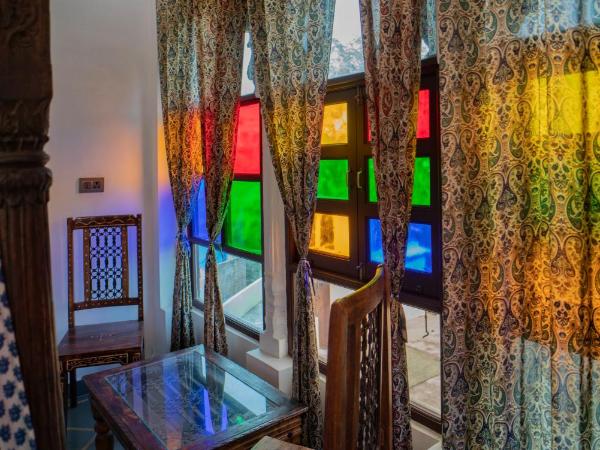 Soham Haveli Udaipur : photo 5 de la chambre chambre lit king-size - vue sur lac