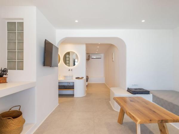 Sunset Hill Suites : photo 7 de la chambre executive suite with sea and pool view and hot tub