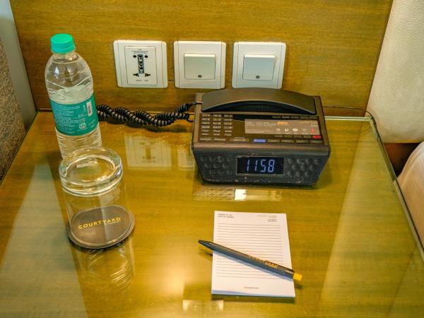 Courtyard by Marriott Gurugram Downtown : photo 6 de la chambre chambre lit king-size deluxe