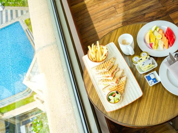 Courtyard by Marriott Gurugram Downtown : photo 3 de la chambre premier twin room – 2 pieces pressing, 15% discount on food and beverages, early check-in, wi-fi