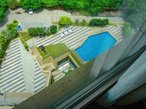 Courtyard by Marriott Gurugram Downtown : photo 6 de la chambre premier king room – 2 pieces pressing, 15% discount on food and beverages, early check-in, wi-fi