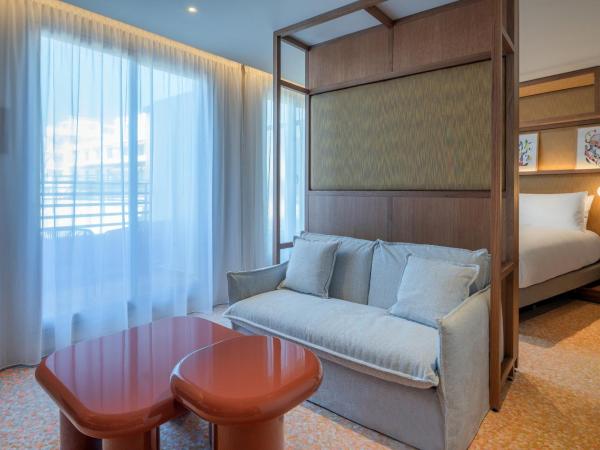 Canopy by Hilton Cannes : photo 5 de la chambre suite lit king-size junior - vue partielle sur mer