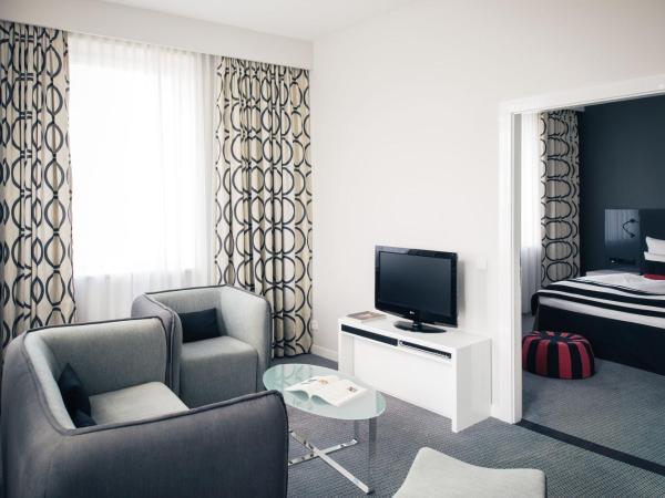 Vienna House by Wyndham Andel's Berlin : photo 2 de la chambre suite double junior