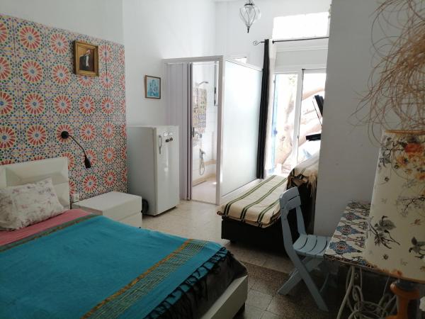 The 18, Marsa Guest House : photo 3 de la chambre chambre triple avec terrasse