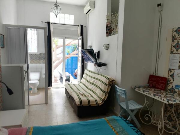 The 18, Marsa Guest House : photo 10 de la chambre chambre triple avec terrasse