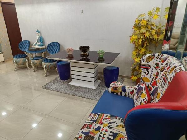 Royal Nest 3BHK Suites : photo 4 de la chambre chambre triple avec balcon