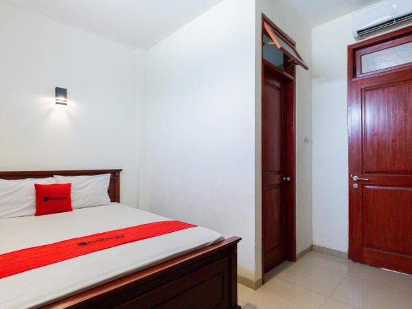 RedDoorz @ Raya Ngagel 2 : photo 3 de la chambre chambre double