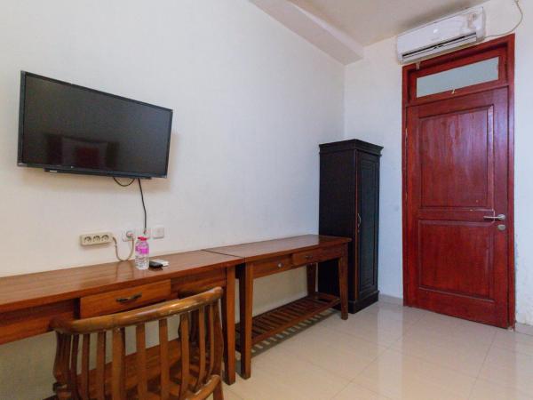 RedDoorz @ Raya Ngagel 2 : photo 4 de la chambre chambre lits jumeaux