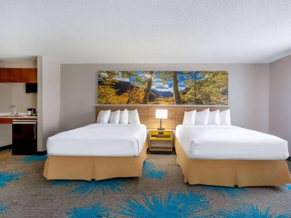 Days Inn & Suites by Wyndham Denver International Airport : photo 2 de la chambre chambre 2 lits queen-size - non-fumeurs
