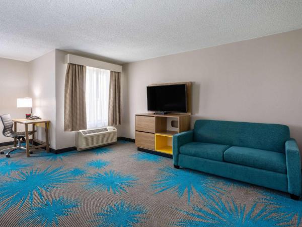 Days Inn & Suites by Wyndham Denver International Airport : photo 3 de la chambre suite studio avec 2 lits queen-size - non-fumeurs