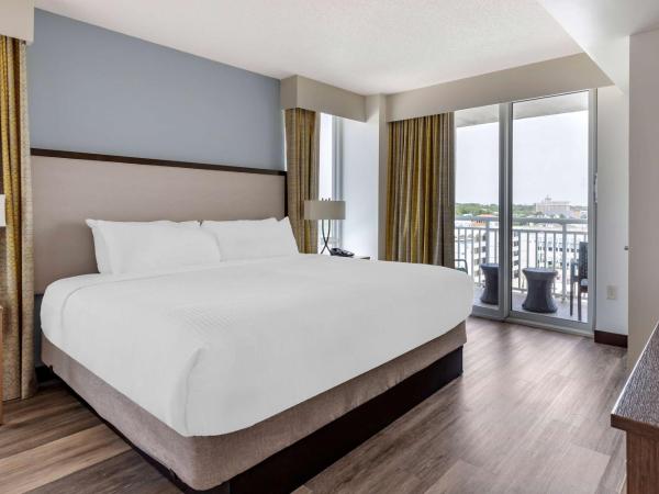Hilton Vacation Club Oceanaire Virginia Beach : photo 1 de la chambre suite king 1 chambre avec vue partielle sur l'océan