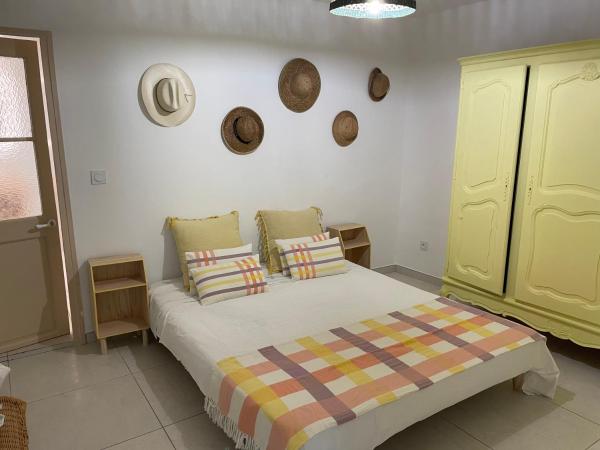 La naronne : photo 1 de la chambre chambre double avec salle de bains privative