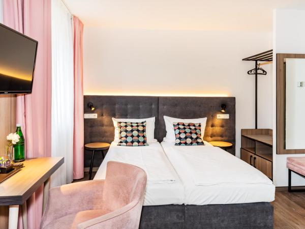 Home Hotel : photo 4 de la chambre chambre quadruple standard