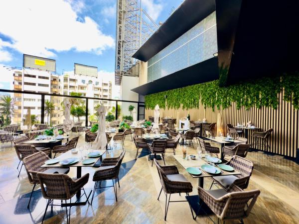 Kenzi Tower Hotel : photo 9 de la chambre chambre privilège avec 2 lits queen-size - vue sur ville