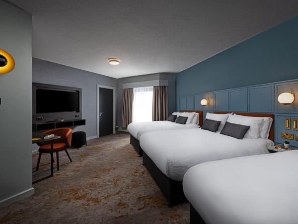 Leonardo Hotel Galway : photo 1 de la chambre chambre triple avec vue