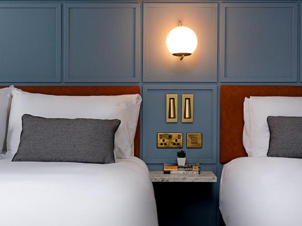 Leonardo Hotel Galway : photo 3 de la chambre chambre triple avec vue