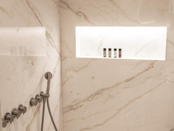 Νumi Boutique Hotel : photo 10 de la chambre suite avec piscine privée