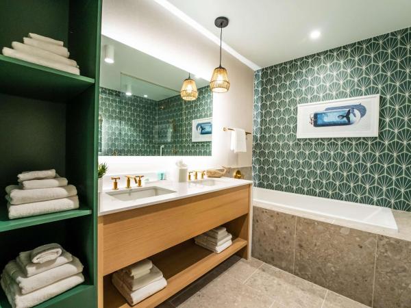 Embassy Suites By Hilton Orlando Sunset Walk : photo 9 de la chambre two-room premium king suite with balcony