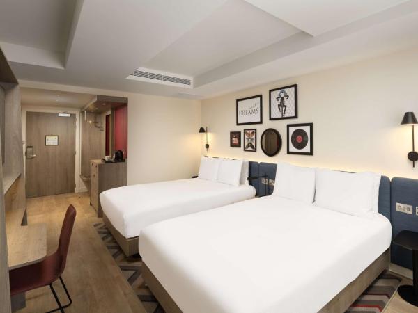 Hampton By Hilton London City : photo 2 de la chambre chambre avec 2 grands lits queen-size 