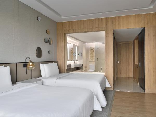The Westin Mumbai Powai Lake : photo 1 de la chambre club larger guest room, 2 double bed - lake view