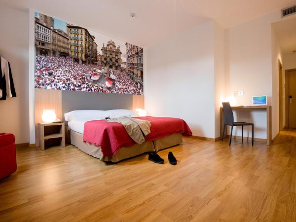 IRAIPE Pamplona Hostal Auto Check-in : photo 1 de la chambre chambre double ou lits jumeaux