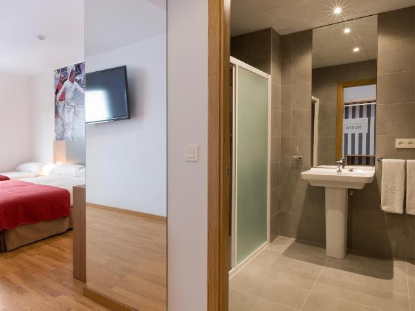 IRAIPE Pamplona Hostal Auto Check-in : photo 6 de la chambre chambre double ou lits jumeaux