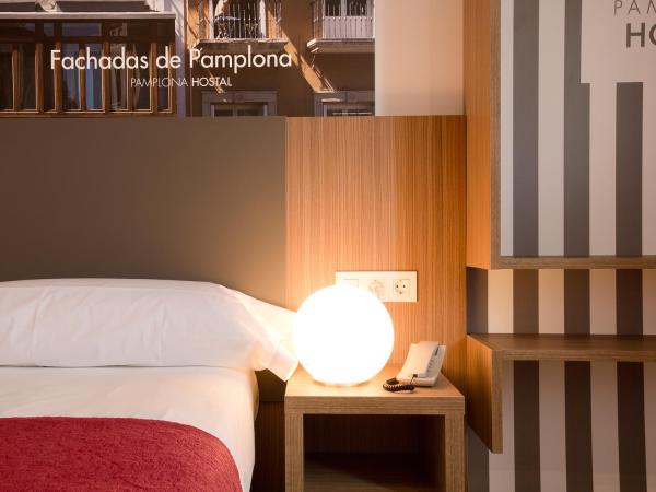 IRAIPE Pamplona Hostal Auto Check-in : photo 8 de la chambre chambre double ou lits jumeaux