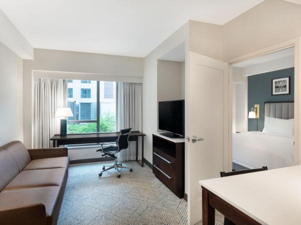 Residence Inn by Marriott Boston Back Bay/Fenway : photo 3 de la chambre suite 1 chambre lit king-size avec canapé-lit