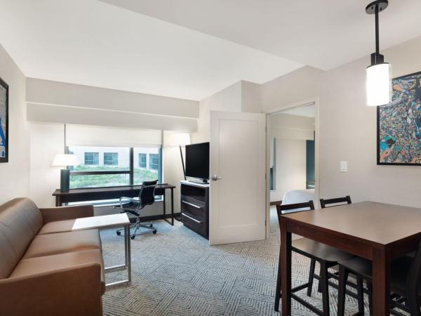 Residence Inn by Marriott Boston Back Bay/Fenway : photo 4 de la chambre suite 1 chambre lit king-size avec canapé-lit