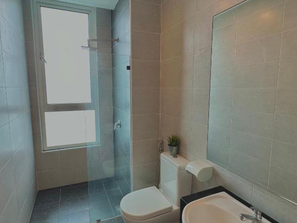 Ipoh D Festivo Suites 6-10pax 10mins to Sunway Tambun by IWH : photo 9 de la chambre appartement avec balcon