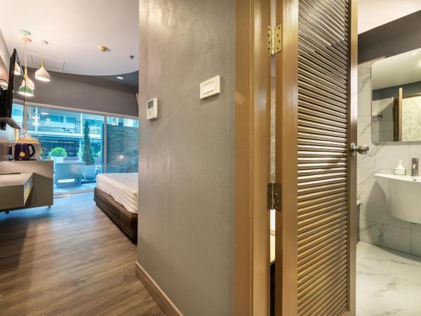 Qiu Hotel Sukhumvit SHA Plus : photo 8 de la chambre de luxe côté piscine