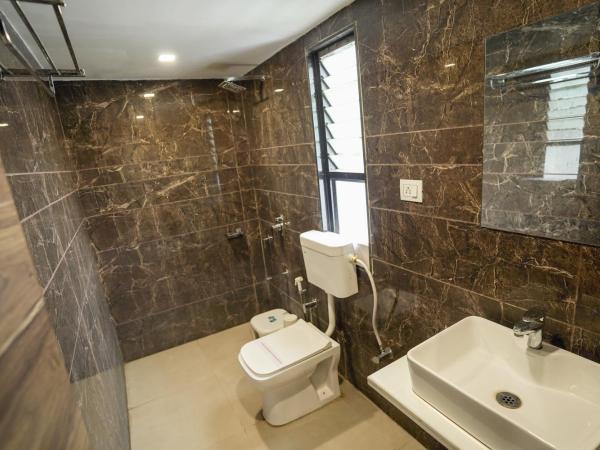 Hotel Shertown : photo 7 de la chambre deluxe room with ac - indian nationals only