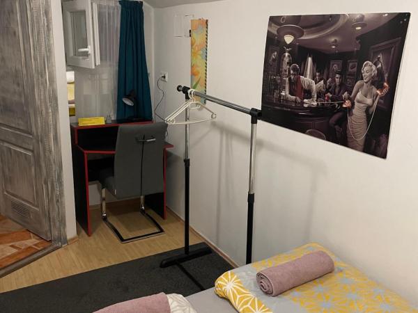 Centrum Wellness Hostel : photo 1 de la chambre chambre double avec salle de bains commune