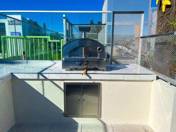 Downtown Los Angeles Skyline balcony view Modern Penthouse : photo 3 de la chambre studio avec balcon 