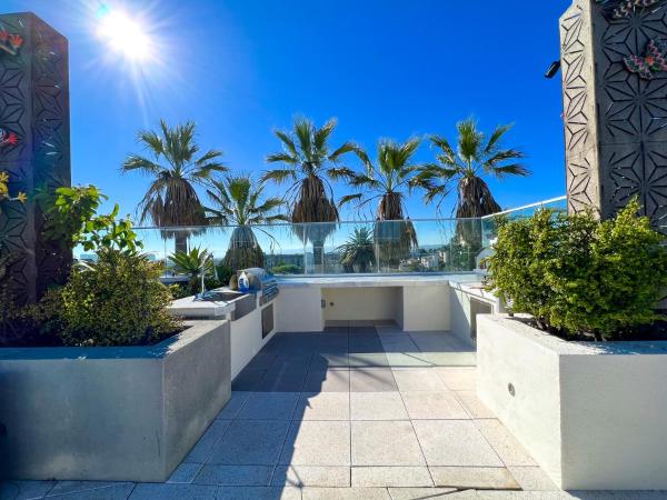 Downtown Los Angeles Skyline balcony view Modern Penthouse : photo 5 de la chambre studio avec balcon 