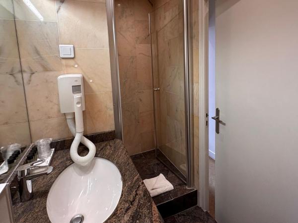 Hôtel Du Midi Paris Montparnasse : photo 4 de la chambre chambre double standard