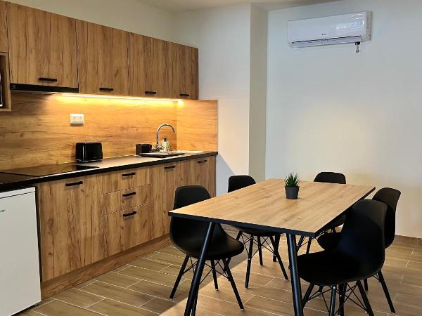 Rezidex Apartmanház : photo 1 de la chambre appartement avec balcon